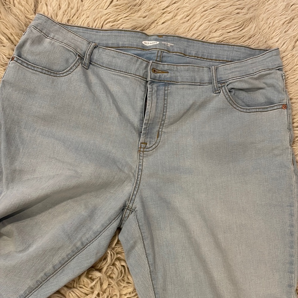 Old Navy light blue Super Skinny mid-rise jeans - Picture 2 of 5